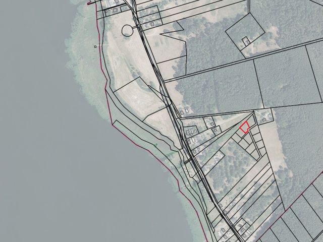 Lageskizze mit Umgebung und Luftbildunterlegung - Vertragsfreies Grundstück unweit vom Peenestrom **etwa 25 km von der Ostsee entfernt**