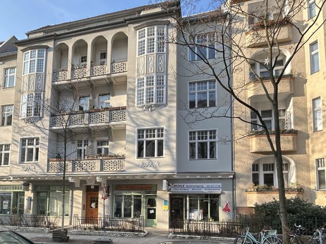 WEG Anlage und Nachbarbebauung - Vermietete Gewerbeeinheit (Textilreinigung) in der Nähe des Bundesplatzes **zentrale Lage nahe der City-West**