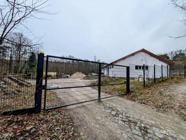 Blick auf an Flurstück 815 angrenzendes Gewerbeareal - Zwei Freiflächen mit vertragsloser Nutzung im nördlichen Berliner Speckgürtel