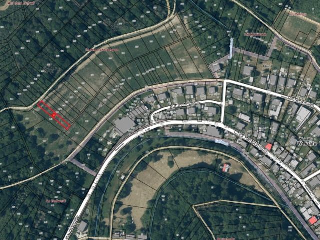 Lageskizze mit Umgebung und Luftbildunterlegung - Vertragsfreies Grundstück für den Weinanbau in unmittelbarer Nachbarschaft eines Landhotels