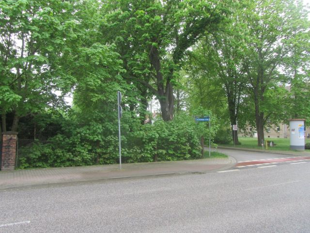 Verkaufsgegenstand - Grundstück mit ehemaliger Wohnbaracke **zentrumsnahe Lage am Bahnhof Güsten**
