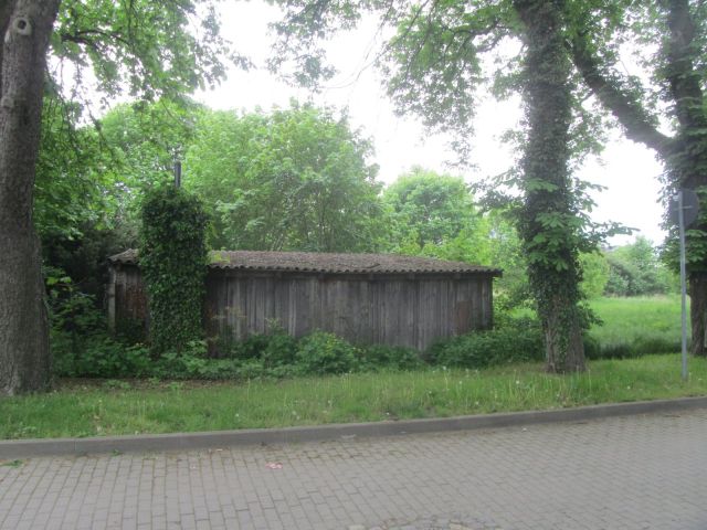 Schuppen - Grundstück mit ehemaliger Wohnbaracke **zentrumsnahe Lage am Bahnhof Güsten**