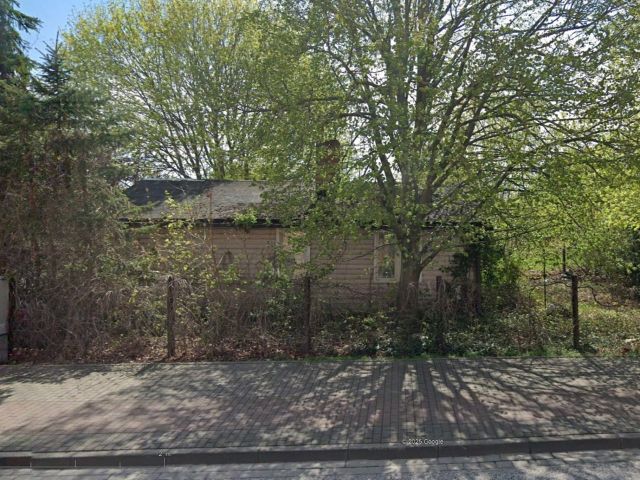 Baracke - Grundstück mit ehemaliger Wohnbaracke **zentrumsnahe Lage am Bahnhof Güsten**