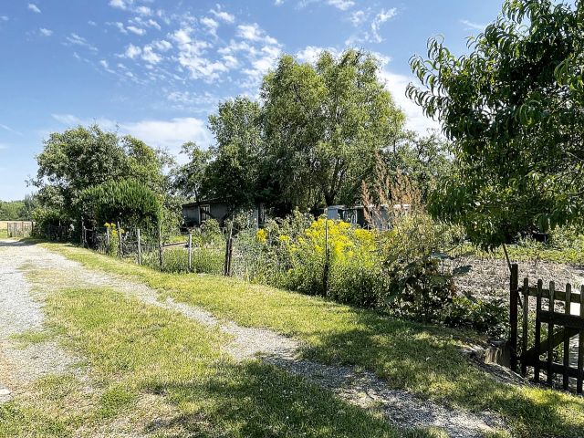 Verkaufsgegenstand - Grundstück mit Kleingärten **Jahrespacht ca. 128 EUR**