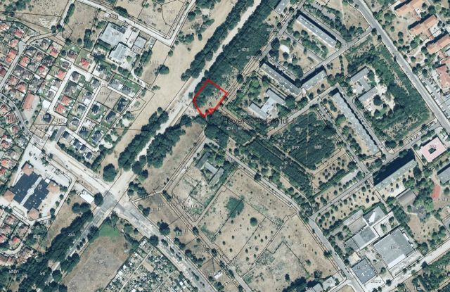 Lageskizze - Teil eines mit Bäumen und Sträuchern bewachsenen Grünzuges an der B97 in Hoyerswerda