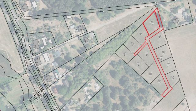 Lageskizze mit Luftbildunterlegung - Flurstück 221/5 und Wegeflurstück - Vertragsfreies Grundstück unweit vom Peenestrom **etwa 25 km von der Ostsee entfernt**