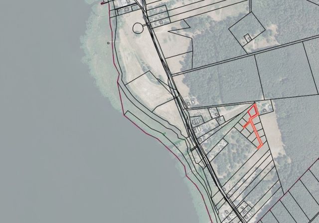 Umgebungsskizze mit Luftbildunterlegung Flurstück 221/5 und Wegeflurstück - Vertragsfreies Grundstück unweit vom Peenestrom **etwa 25 km von der Ostsee entfernt**
