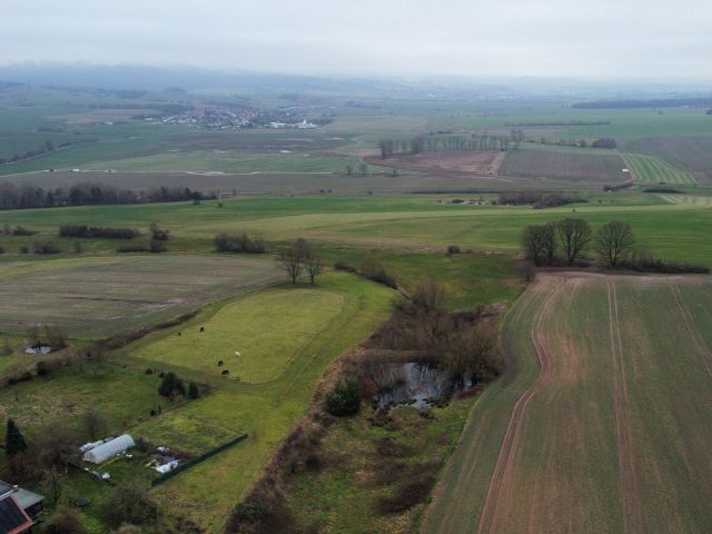 Verkaufsfläche und Umgebung - 1/2 Miteigentumsanteil an einer verpachteten Landwirtschaftsfläche südöstlich der Kleinsiedlung Hetzeberg