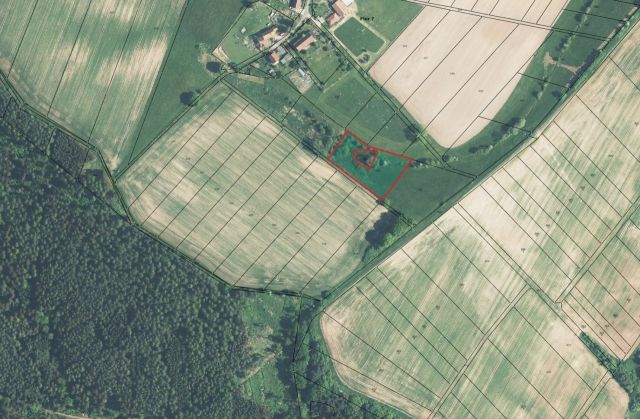Lageskizze mit Umgebung und Luftbildunterlegung - 1/2 Miteigentumsanteil an einer verpachteten Landwirtschaftsfläche südöstlich der Kleinsiedlung Hetzeberg