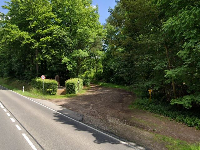 Lage des Verkaufsgegenstandes - Vertragsfreier Weg nahe des Heinrich von Kleist Gedenksteins in Lichtenstein