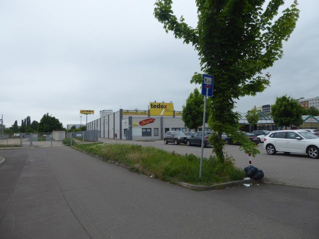 Lage des Verkaufsgegenstandes - Straßenbegleitfläche nahe des Landeskriminalamts Sachsen-Anhalt