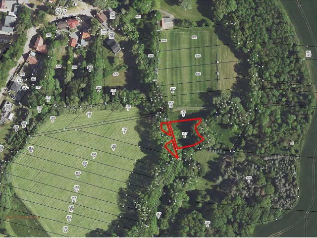 Lage des Verkaufsgegenstandes - Grünfläche mit Baumbestand unterhalb des Sportplatzes von Traktor Westdorf **vertragsfrei**