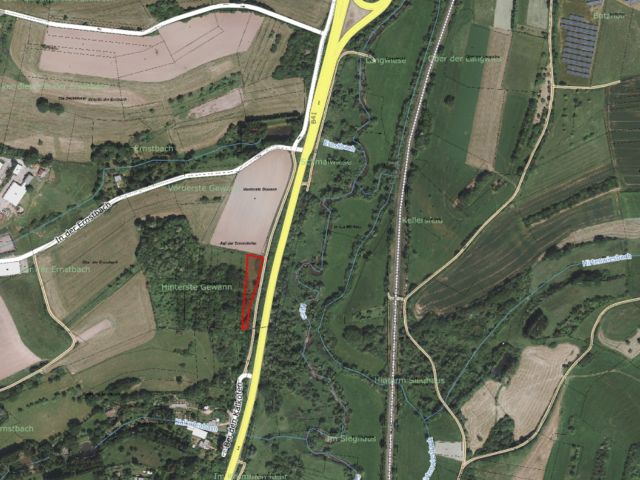 Lageskizze mit Umgebung und Luftbildunterlegung - Vertragsfreie Grünfläche westlich der B 41 **etwa 35 km von der Altstadt Saarbrücken entfernt**