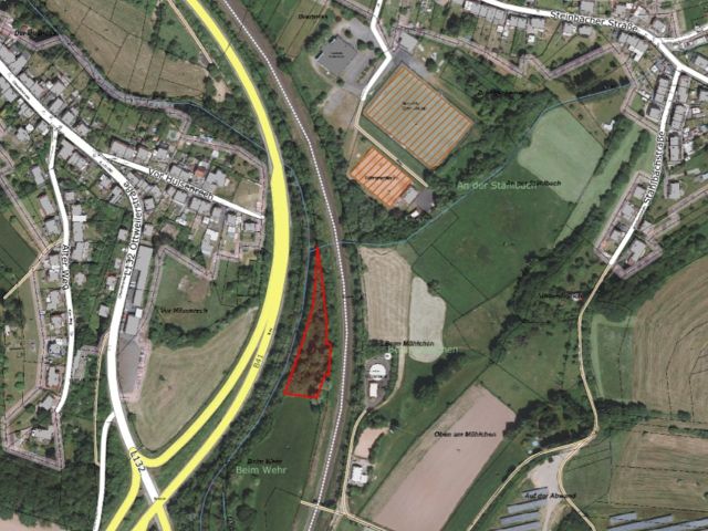 Lageskizze mit Umgebung und Luftbildunterlegung - Vertragsfreie Grünfläche östlich der B 41 **etwa 35 km von der Altstadt Saarbrücken entfernt**