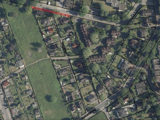 Lageskizze mit Umgebung und Luftbildunterlegung - Vertragslos genutztes Grundstück für die Zuwegungen, Zufahrten und Gartenflächen von Wohnhäusern  in Hamburg-Eißendorf