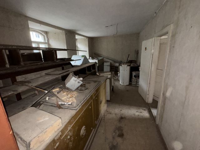 Innenansicht - Leerstehendes Wohn- und Geschäftshaus in Hirschberg **zentrale Ortslage**