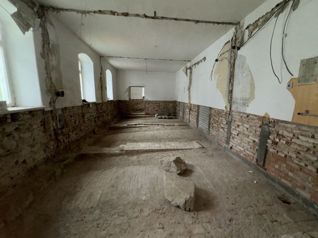 Innenansicht - Leerstehendes Wohn- und Geschäftshaus in Hirschberg **zentrale Ortslage**