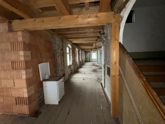 Innenansicht - Leerstehendes Wohn- und Geschäftshaus in Hirschberg **zentrale Ortslage**