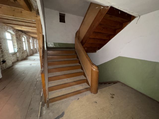 Innenansicht - Leerstehendes Wohn- und Geschäftshaus in Hirschberg **zentrale Ortslage**