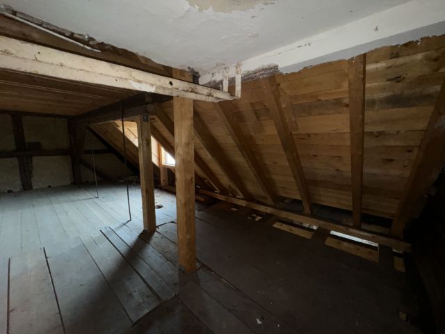 Innenansicht - Leerstehendes Wohn- und Geschäftshaus in Hirschberg **zentrale Ortslage**