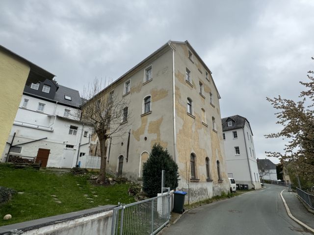 Rückseite des Verkaufsgegenstandes - Leerstehendes Wohn- und Geschäftshaus in Hirschberg **zentrale Ortslage**