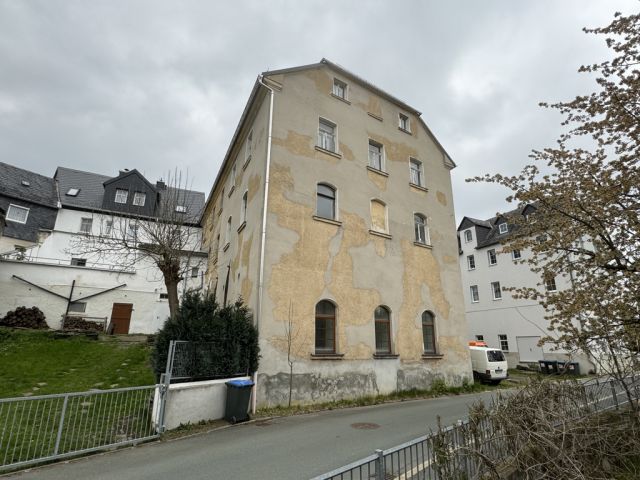 Rückseite des Verkaufsgegenstandes - Leerstehendes Wohn- und Geschäftshaus in Hirschberg **zentrale Ortslage**