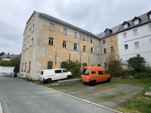 Rückseite des Verkaufsgegenstandes - Leerstehendes Wohn- und Geschäftshaus in Hirschberg **zentrale Ortslage**