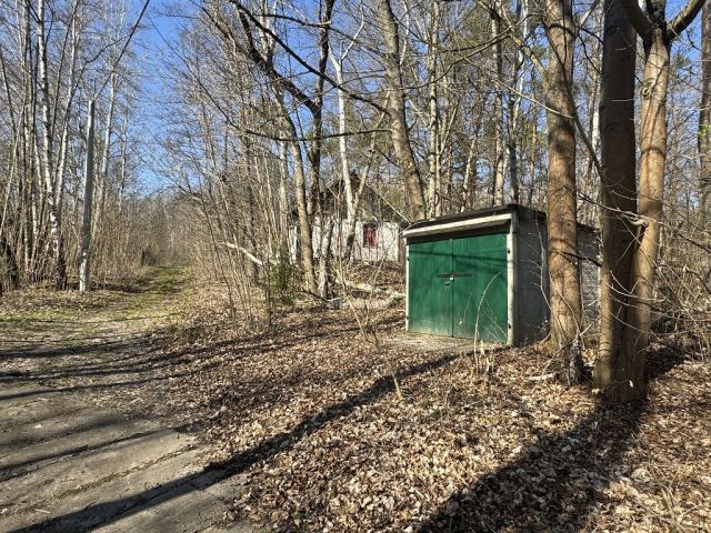 Blick auf Verkaufsobjekt und Umgebung - Ehemaliges Wohngebäude mit separater Garage zwischen Chemnitz und Plauen
