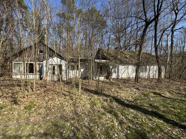 Blick auf Verkaufsobjekt und Umgebung - Ehemaliges Wohngebäude mit separater Garage zwischen Chemnitz und Plauen