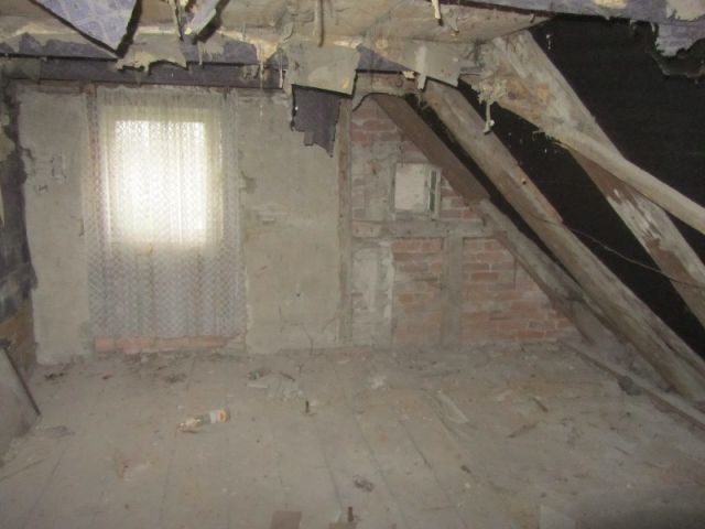 Innenansicht nicht ausgebautes DG - Ruinöse Doppelhaushälfte mit Nebengebäude zwischen Magdeburg und Halle (Saale)