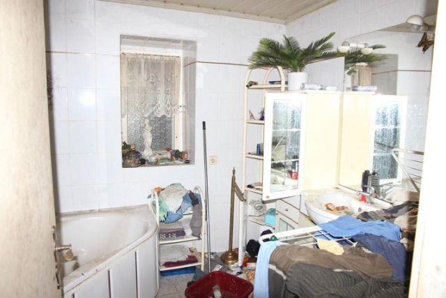 Innenansicht EG - Ruinöse Doppelhaushälfte mit Nebengebäude zwischen Magdeburg und Halle (Saale)