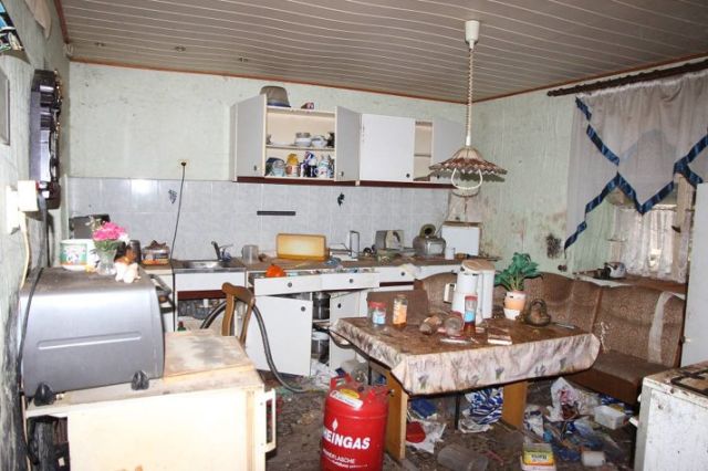 Innenansicht EG - Ruinöse Doppelhaushälfte mit Nebengebäude zwischen Magdeburg und Halle (Saale)