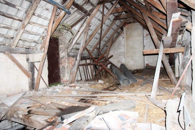 Innenansicht DG Nebengelass - Ruinöse Doppelhaushälfte mit Nebengebäude zwischen Magdeburg und Halle (Saale)