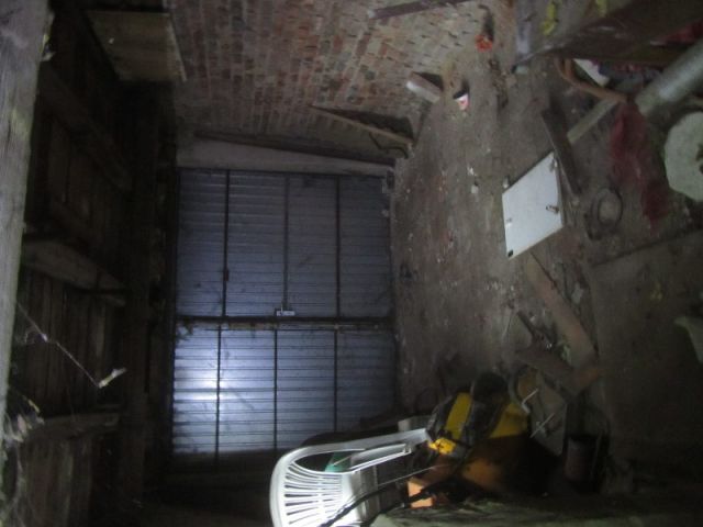 Innenansicht Nebengelass - Ruinöse Doppelhaushälfte mit Nebengebäude zwischen Magdeburg und Halle (Saale)