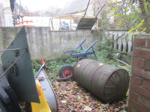 Freifläche und Umgebung - Ruinöse Doppelhaushälfte mit Nebengebäude zwischen Magdeburg und Halle (Saale)