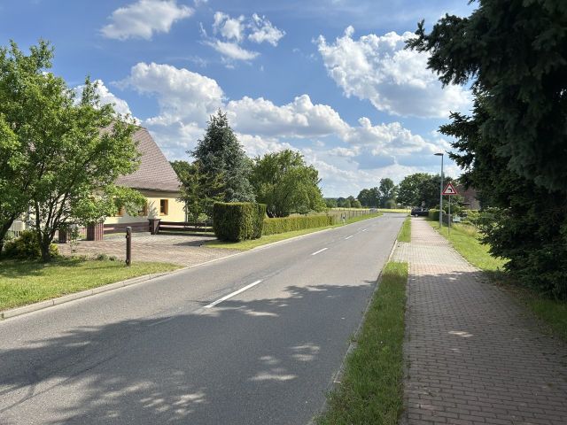 Ansicht Dorfstraße und Umgebung - Baugrundstück innerhalb eines rechtskräftigen Bebauungsplanes südöstlich von Cottbus
