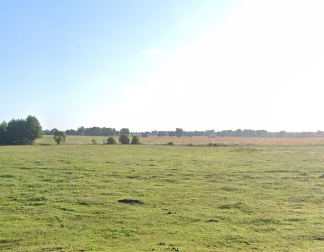 Blick Richtung Verkaufsobjekt mit Umgebung - Vertragslos genutzte Grünland-/ Landwirtschaftsflächen **etwa 19 km vom Oranienburger Zentrum entfernt**