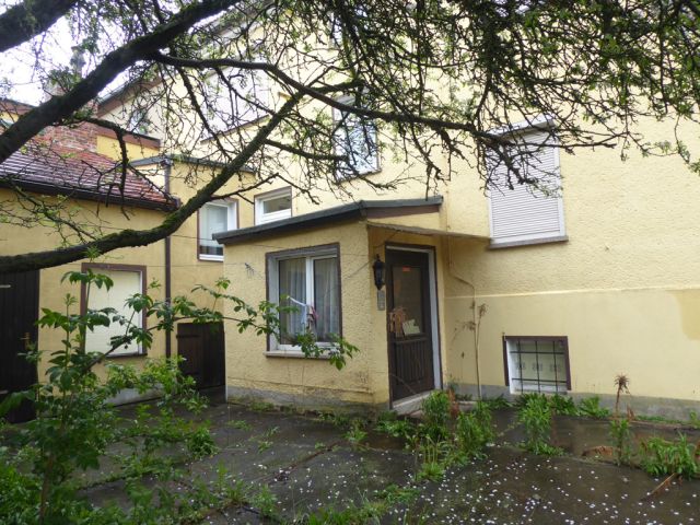 Hauszugang - Leerstehendes Wohn- und Geschäftshaus