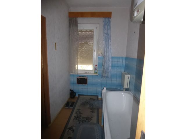 Wohneinheit im OG - Leerstehendes Wohn- und Geschäftshaus