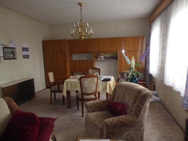 Wohneinheit im OG - Leerstehendes Wohn- und Geschäftshaus