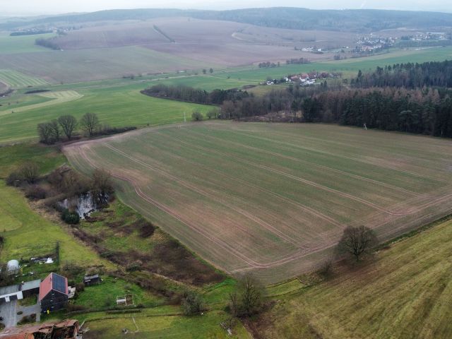Blick auf die Verkaufsfläche und Umgebung - 1/2 Miteigentumsanteil an einer verpachteten Landwirtschaftsfläche südöstlich der Kleinsiedlung Hetzeberg