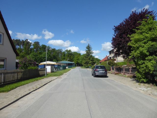 Straßenansicht Bahnhofstraße - Leerstehende Doppelhaushälfte mit Garage zwischen Wernigerode, Halberstadt und Quedlinburg