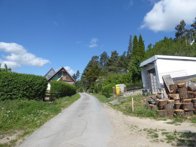 Straßenansicht Der Kirchberg - Leerstehende Doppelhaushälfte mit Garage zwischen Wernigerode, Halberstadt und Quedlinburg