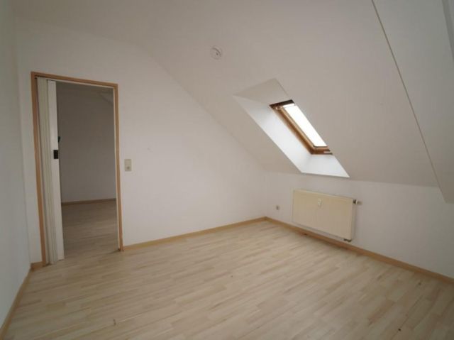 Innenansicht - Aufnahme aus 2021 - Vermietete 2-Zimmer-DG-Eigentumswohnung ca. 10 km westlich von Altenburg