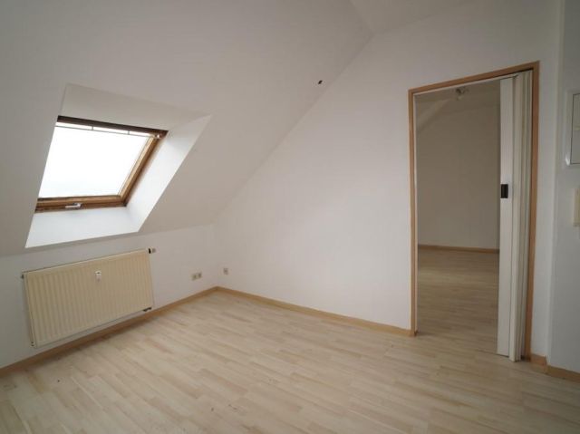 Innenansicht - Aufnahme aus 2021 - Vermietete 2-Zimmer-DG-Eigentumswohnung ca. 10 km westlich von Altenburg