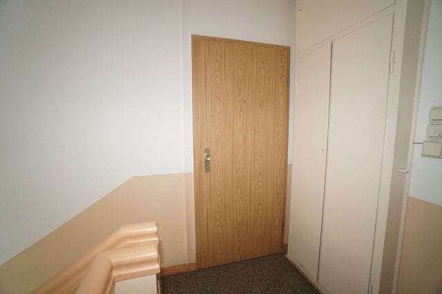 Wohnungseingang - Aufnahme aus 2021 - Vermietete 2-Zimmer-DG-Eigentumswohnung ca. 10 km westlich von Altenburg