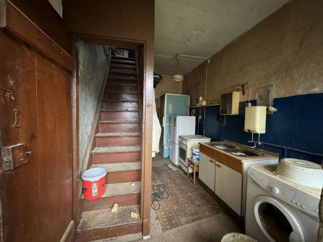 Innenansicht - Eingangsbereich - Leerstehende Doppelhaushälfte mit Nebengebäude und Unterstand **etwa 40 km vom Magdeburger Zentrum entfernt**