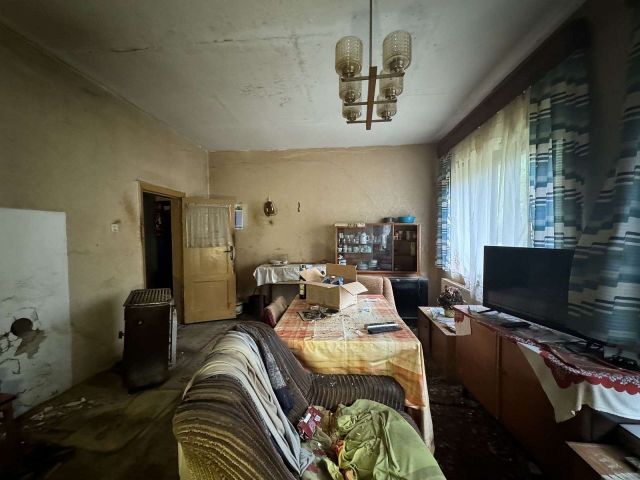 Innenansicht - EG - Leerstehende Doppelhaushälfte mit Nebengebäude und Unterstand **etwa 40 km vom Magdeburger Zentrum entfernt**