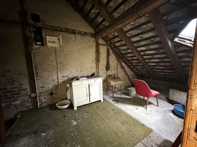 Innenansicht - Dachboden - Leerstehende Doppelhaushälfte mit Nebengebäude und Unterstand **etwa 40 km vom Magdeburger Zentrum entfernt**