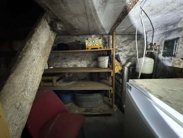 Innenansicht - KG - Leerstehende Doppelhaushälfte mit Nebengebäude und Unterstand **etwa 40 km vom Magdeburger Zentrum entfernt**